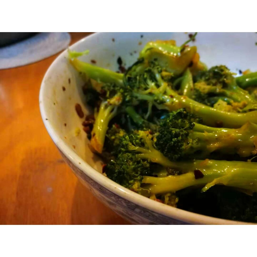 凉拌西兰花-辣的