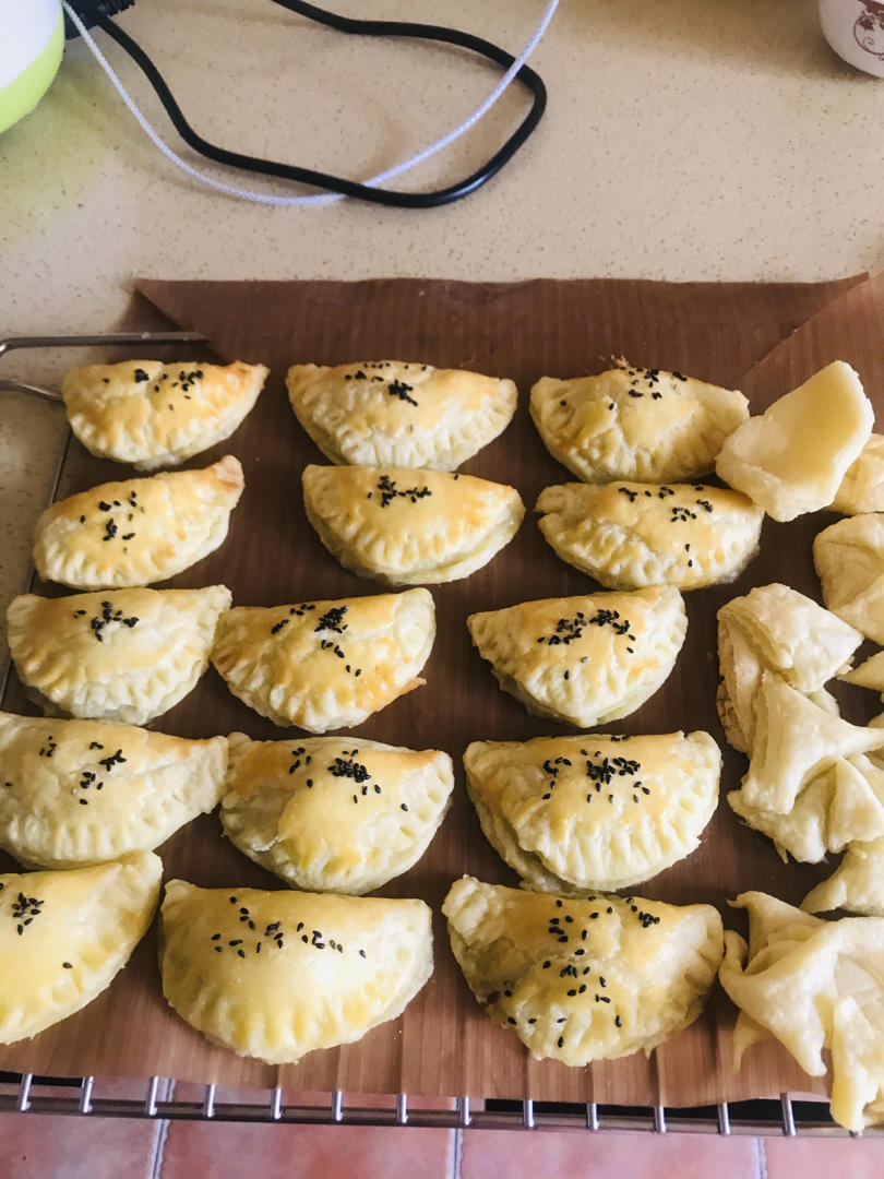 爆好吃的榴莲酥-自制酥皮|层层开酥|奶香十足