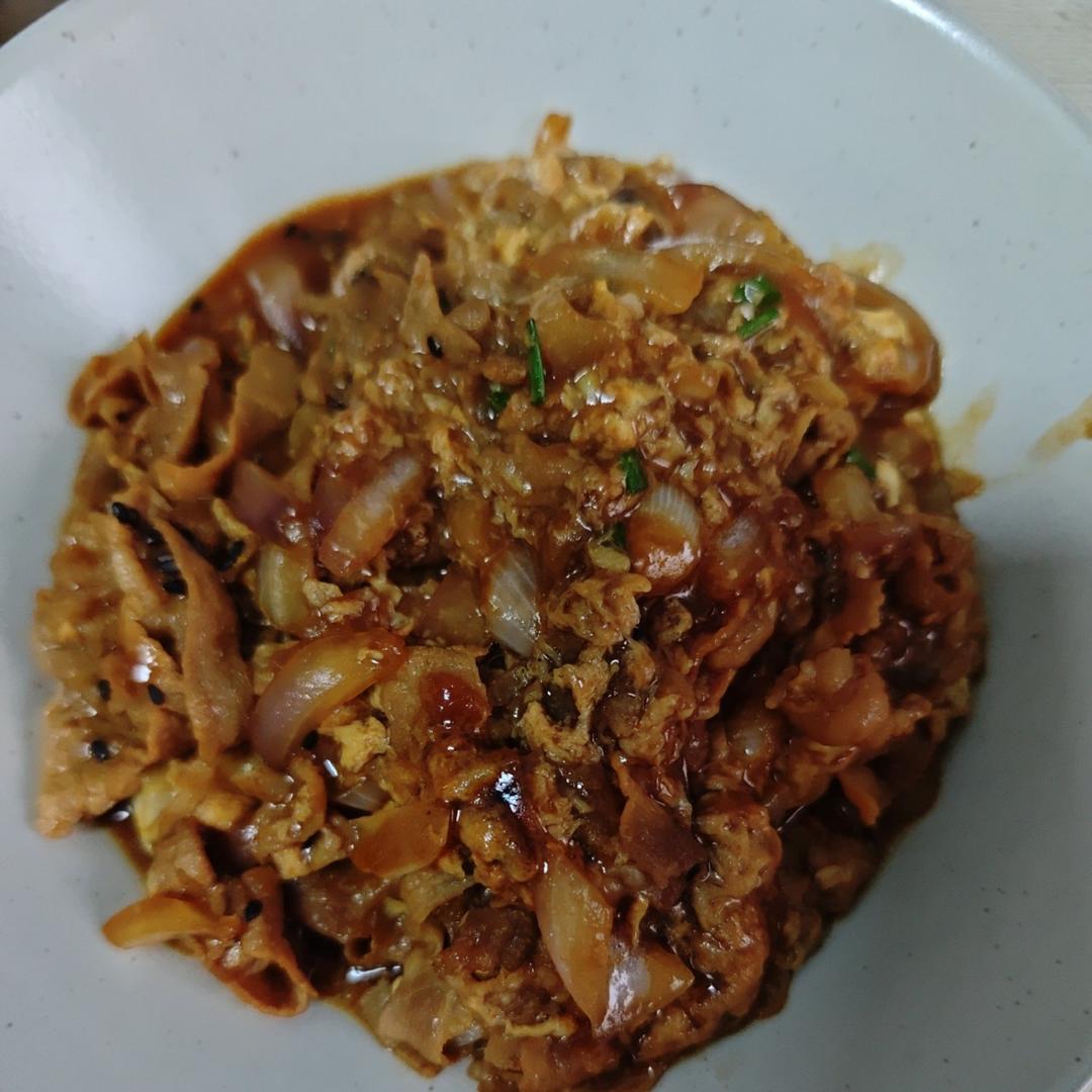 洋葱滑蛋肥牛卷/饭。一个人也要好好吃饭