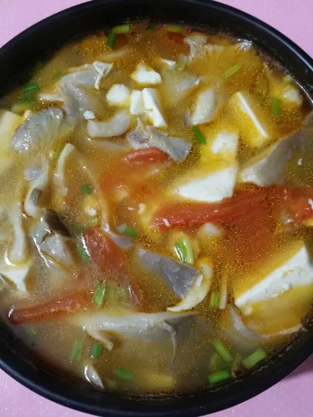 西红柿平菇豆腐汤的做法