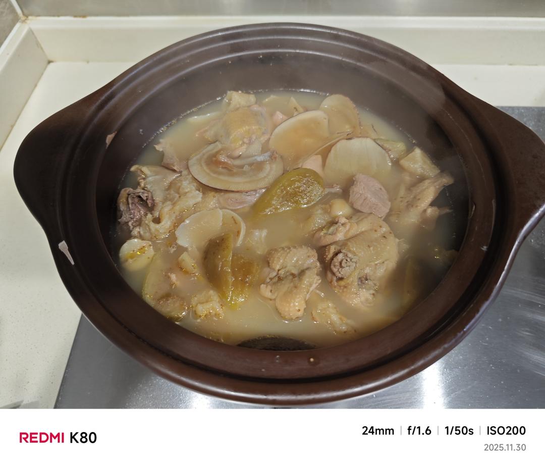 花胶海底椰鹧鸪汤