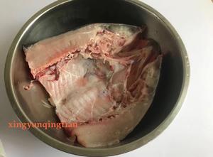 鱼头汤（鱼头豆腐时蔬汤、味鲜汤白有窍门)的做法 步骤3