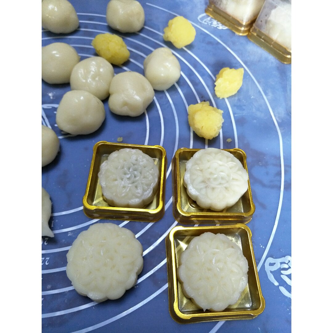 奶黄冰皮月饼