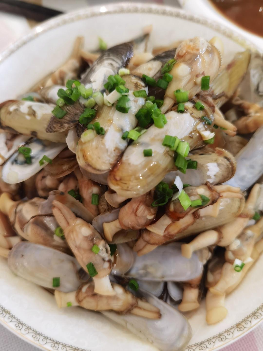 葱油蛏子，只要你买到鲜肥的蛏子，这道菜你就成功了99%