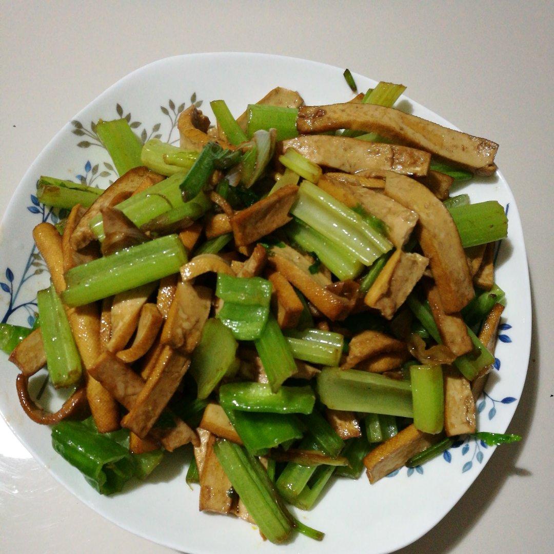 芹菜炒香干