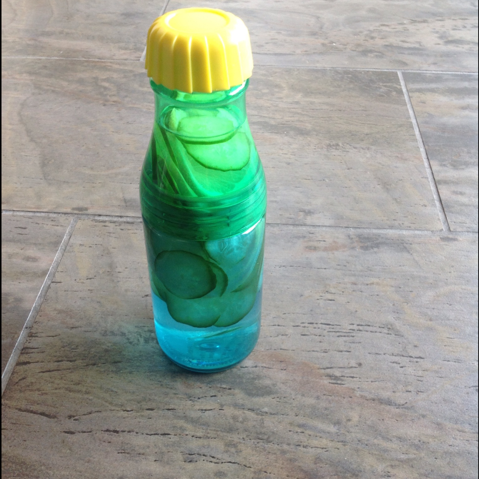 黄瓜柠檬水
