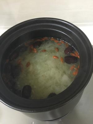 银耳枸杞红枣汤的做法 步骤4