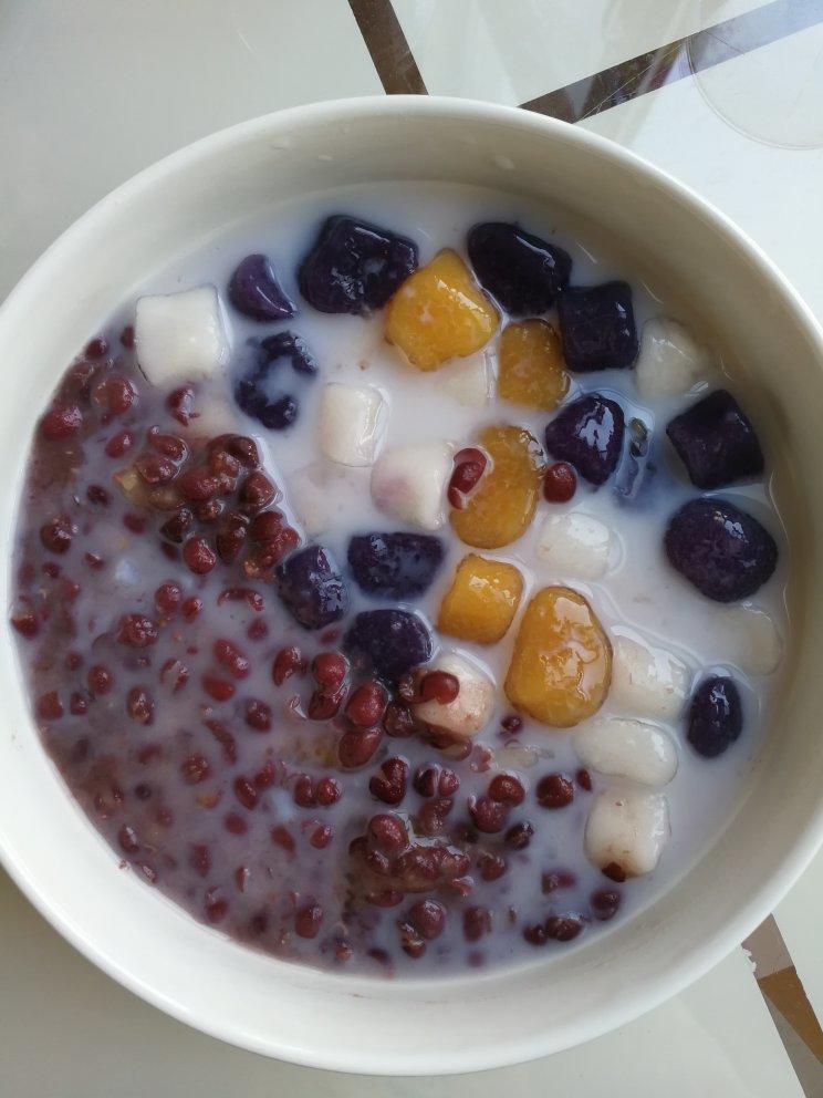 自制鲜芋仙芋圆（另附: 蜜红豆和仙草冻的做法）