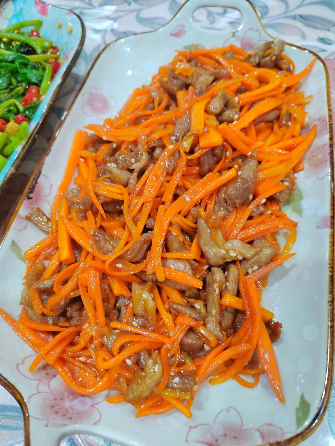 胡萝卜炒肉丝（这样处理，嫩到没朋友）