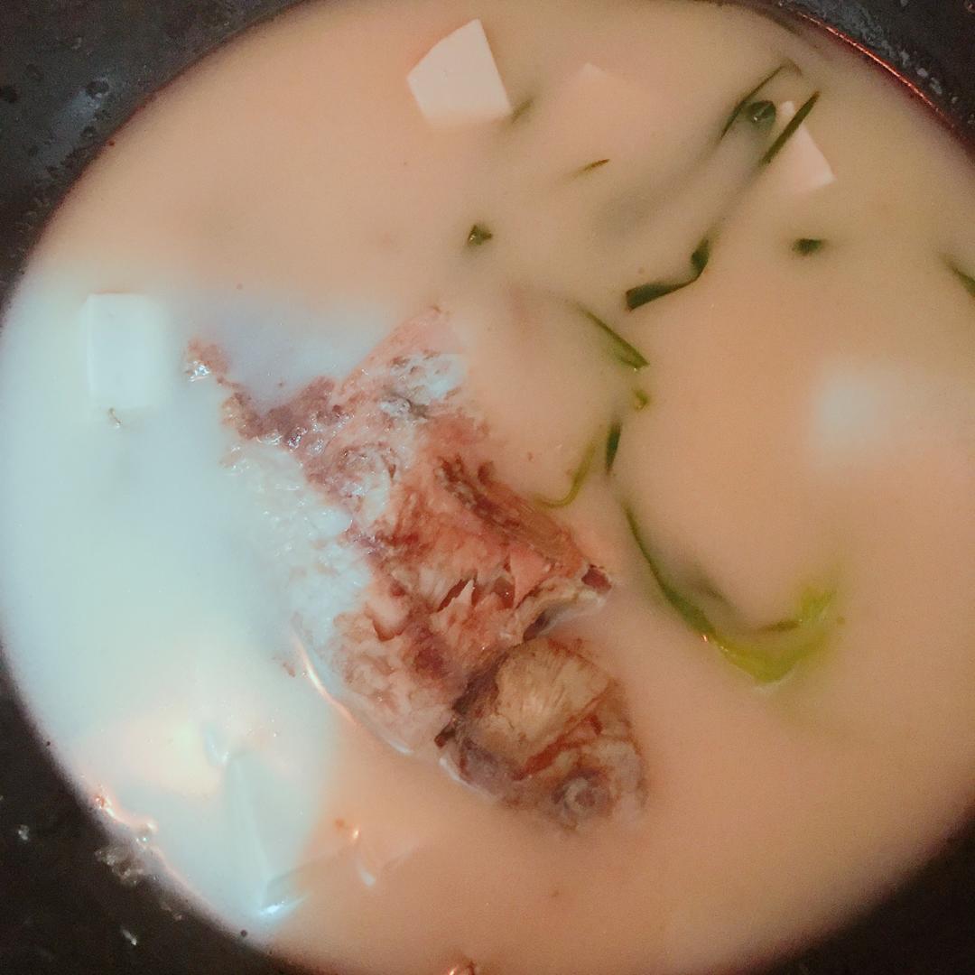 鲫鱼豆腐汤