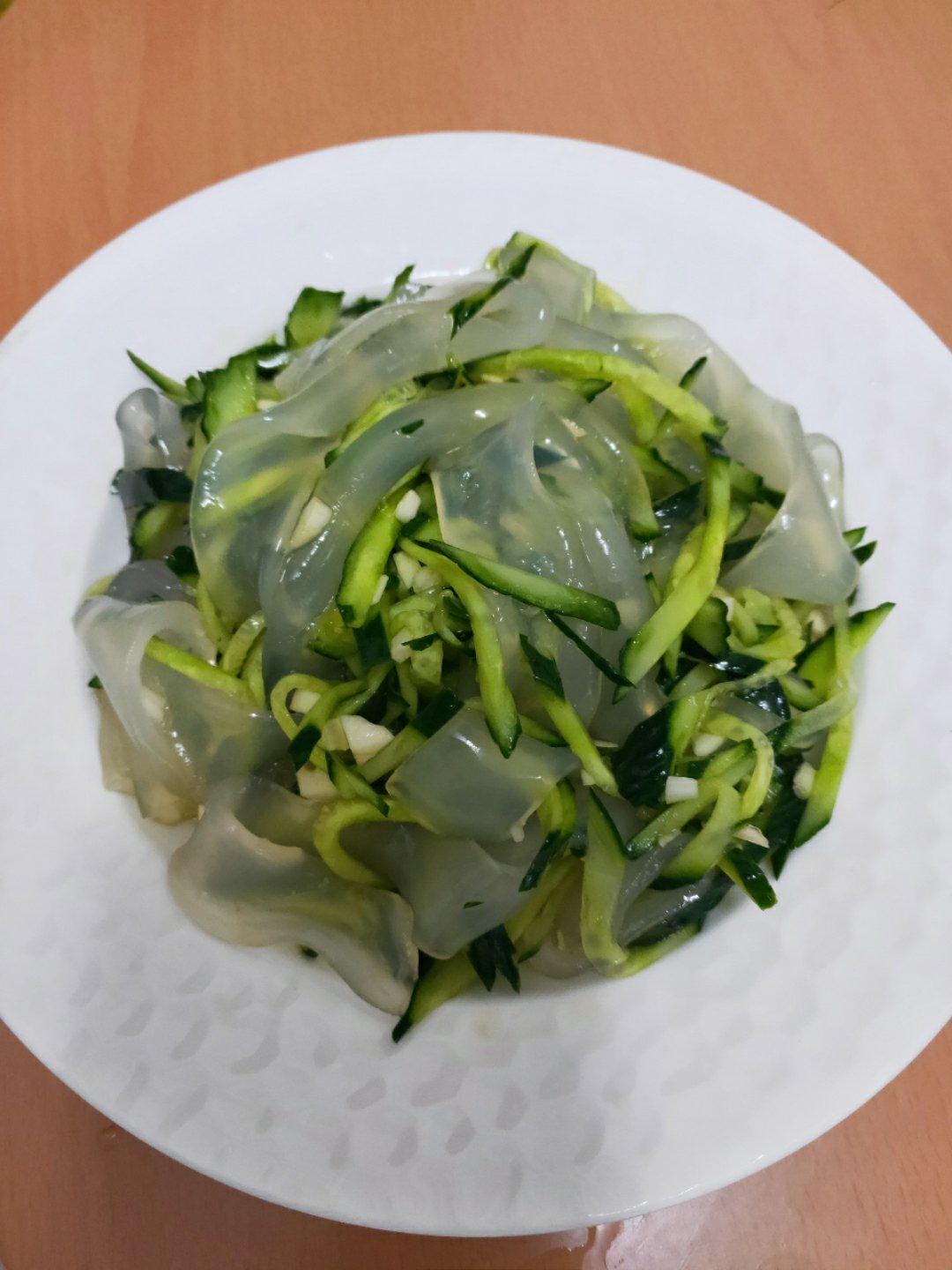 黄瓜拌拉皮