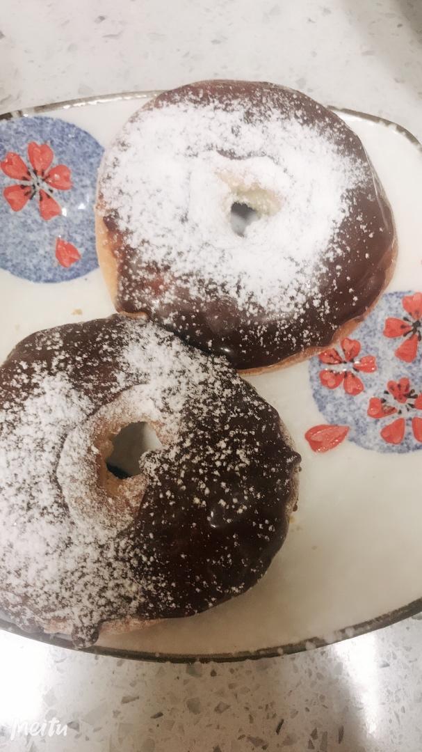 烤箱版甜甜圈୧(๑•̀⌄•́๑)૭小小群