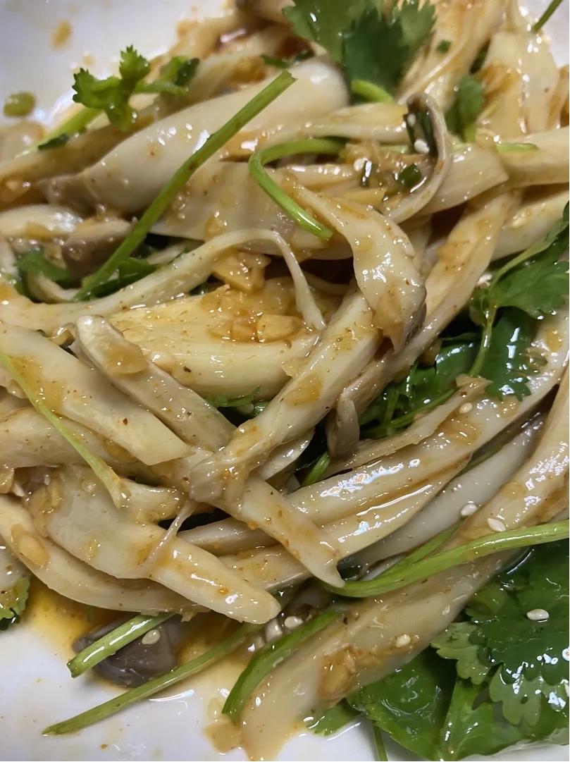 比肉还好吃的【手撕凉拌杏鲍菇】，上桌扫光光