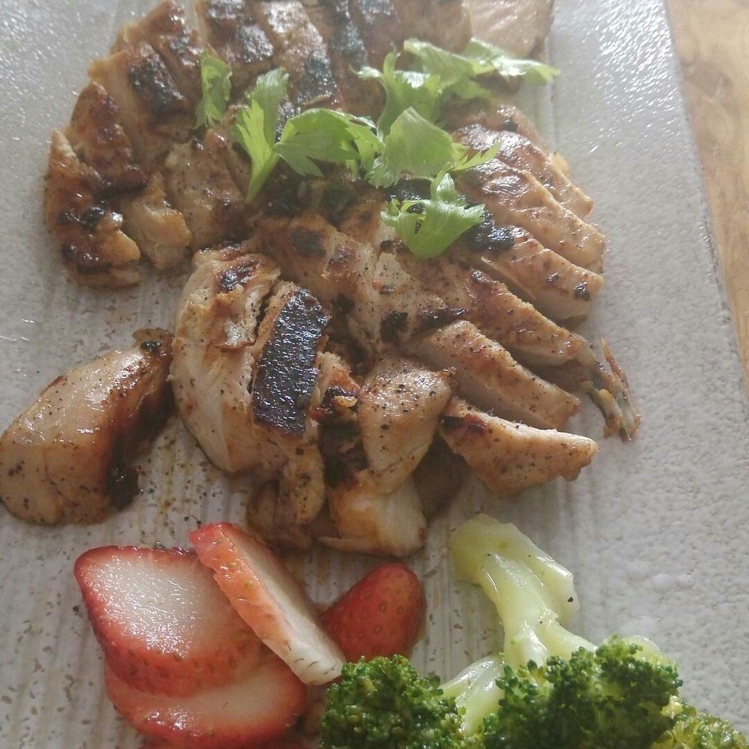 酷炫屌炸天好吃的煎鸡胸肉（香蒜蜂蜜煎鸡胸肉）