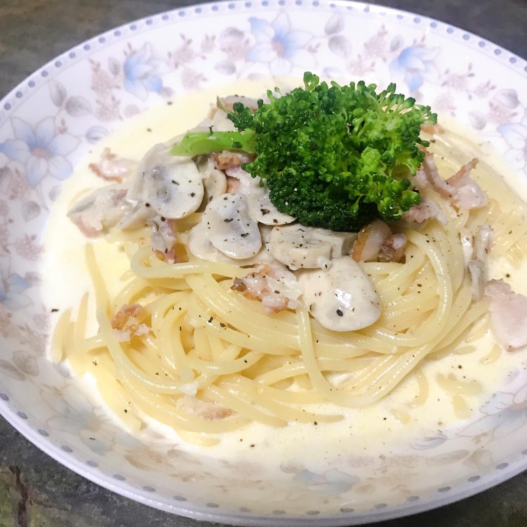 奶油蘑菇培根意面