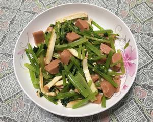 芹菜豆腐干炒火腿肠的做法 步骤6