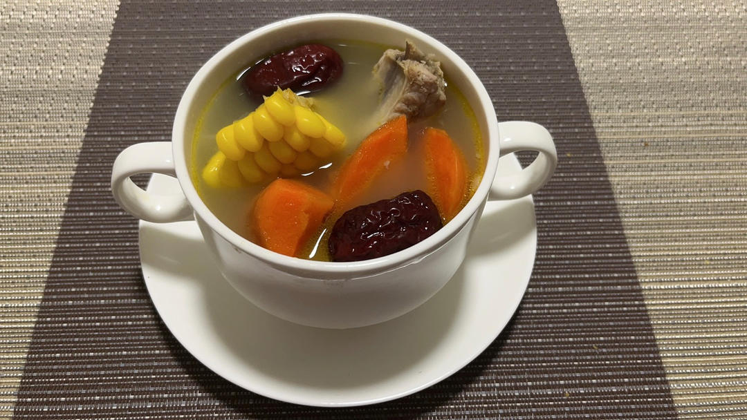 零失误胡萝卜玉米🌽排骨汤