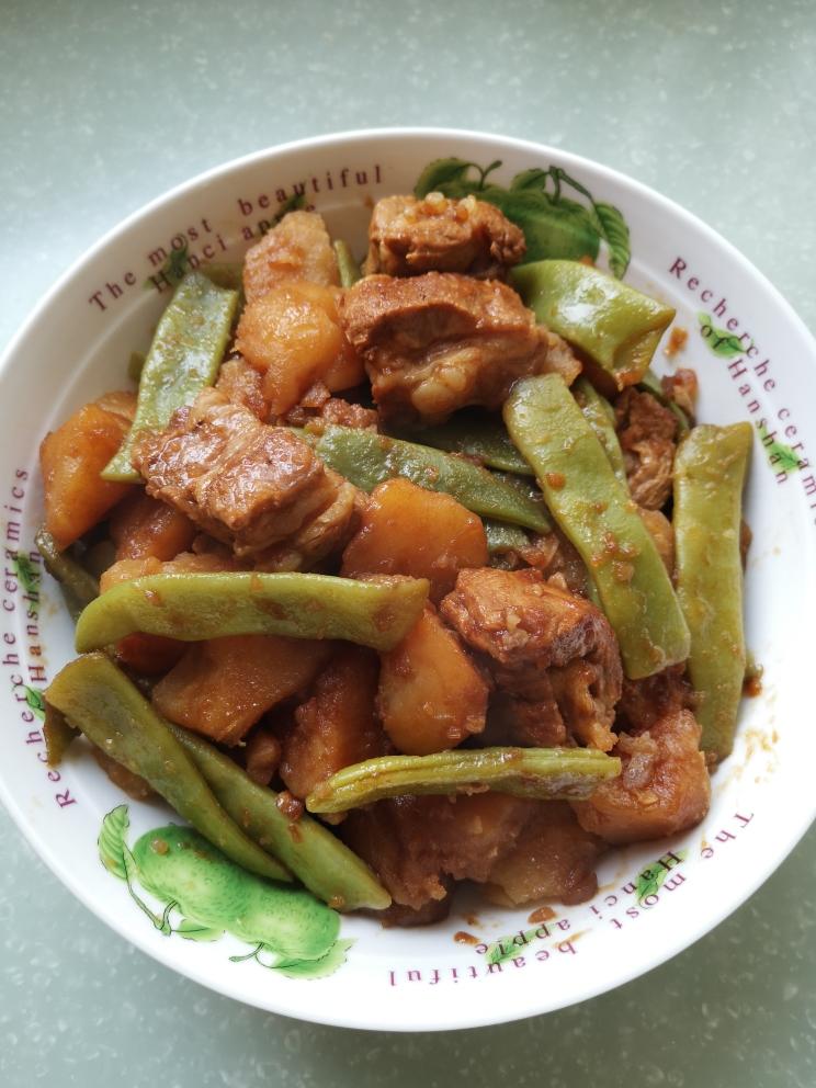 东北菜～土豆排骨炖豆角