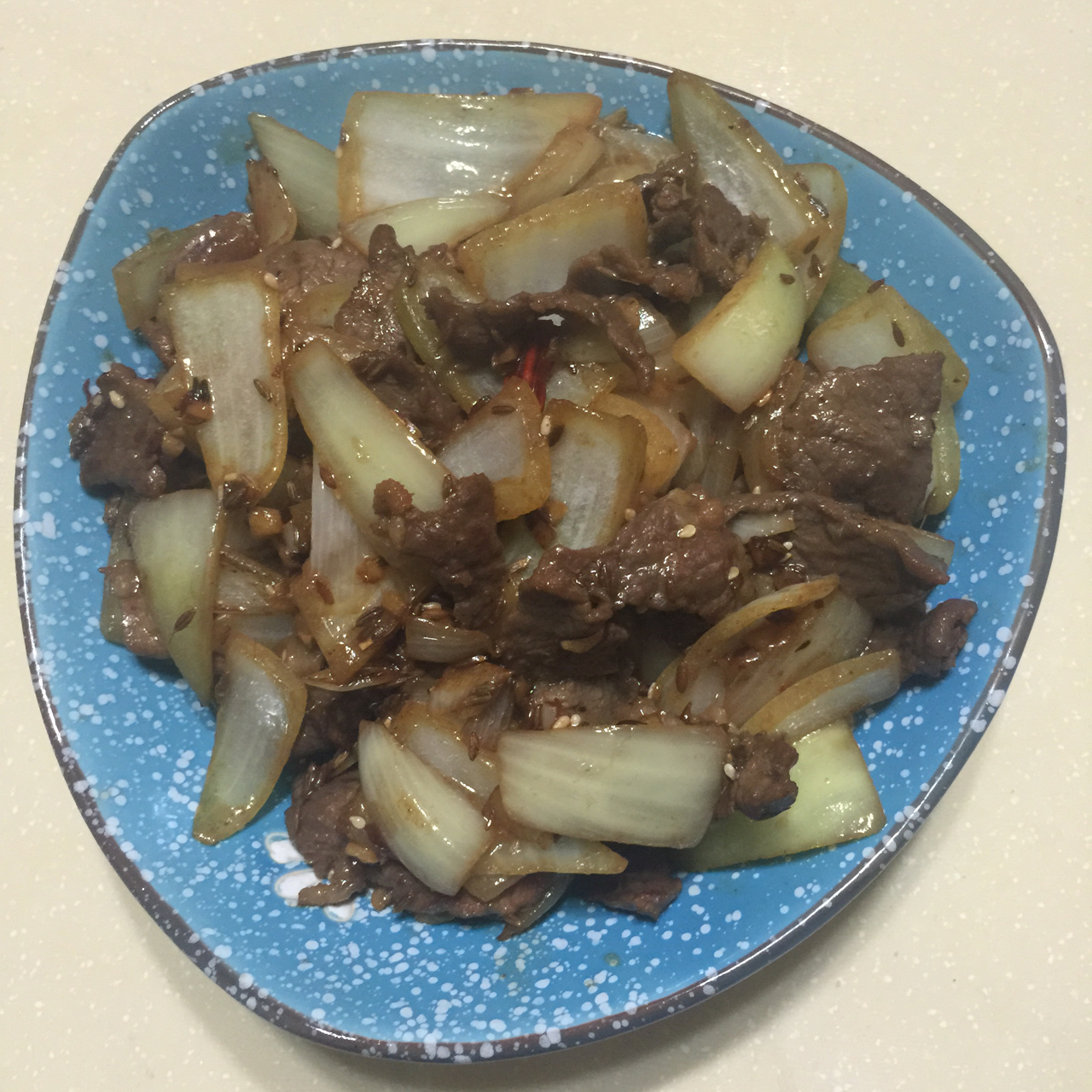 孜然洋葱炒牛肉粒