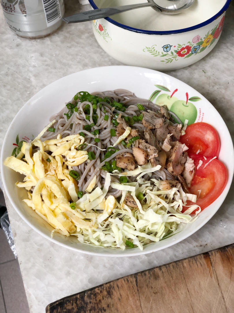 【快手减脂餐】凉拌鸡丝荞麦面（附万能凉拌汁做法）