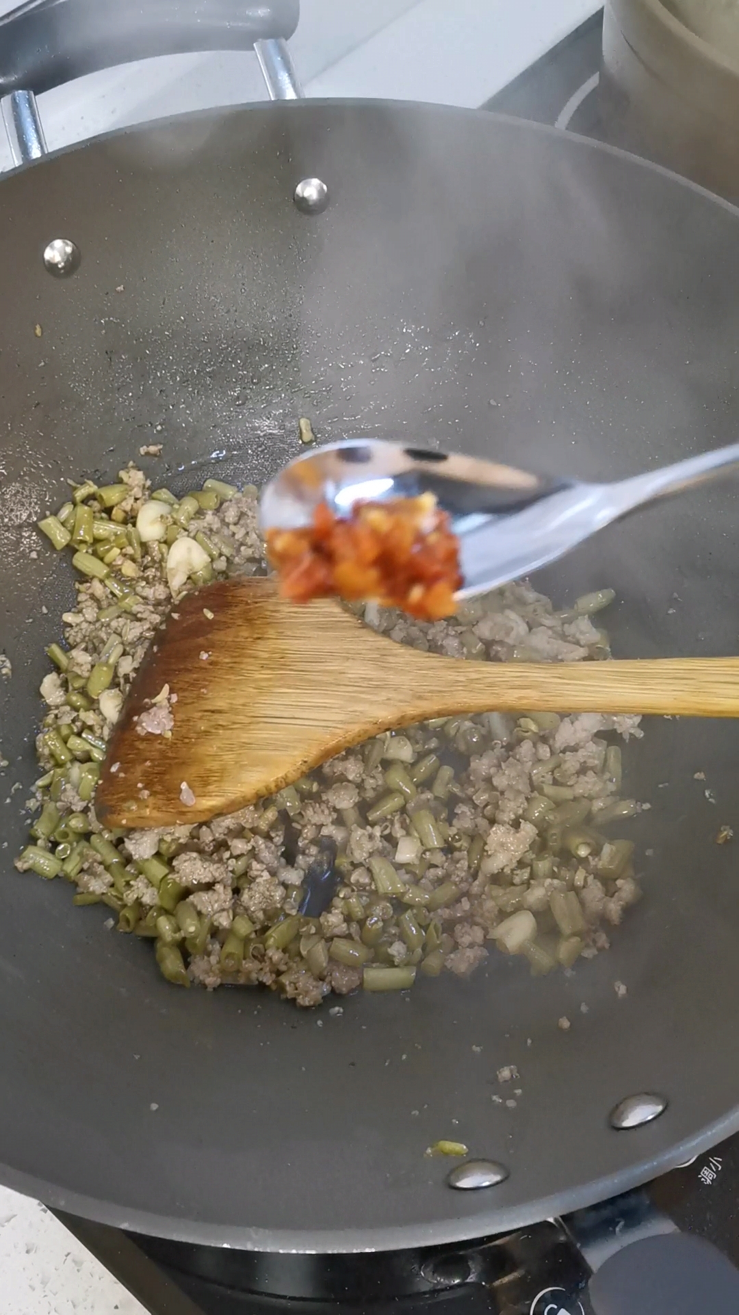 酸豇豆炒肉沫的做法 步骤7