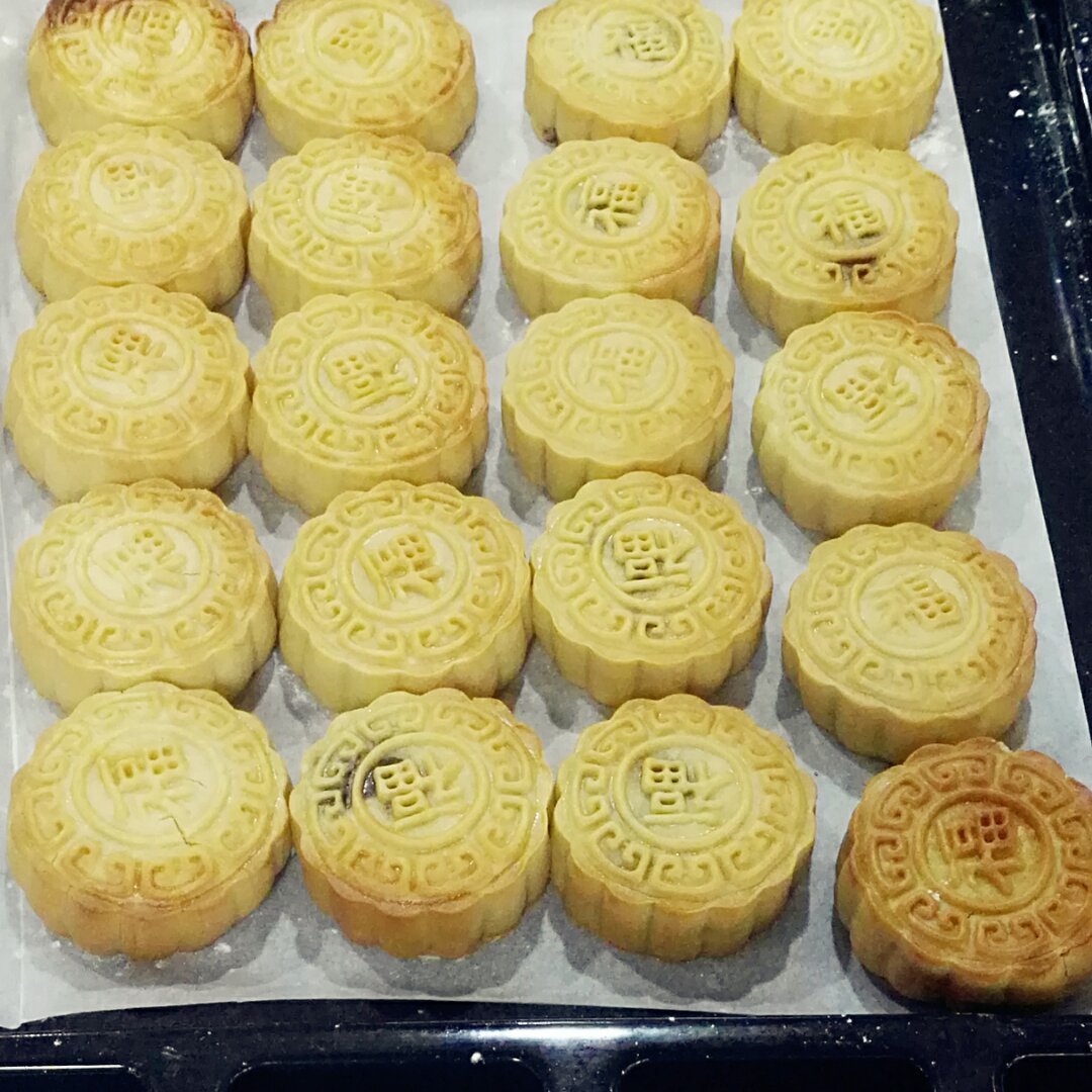 广式月饼—蛋黄莲蓉月饼