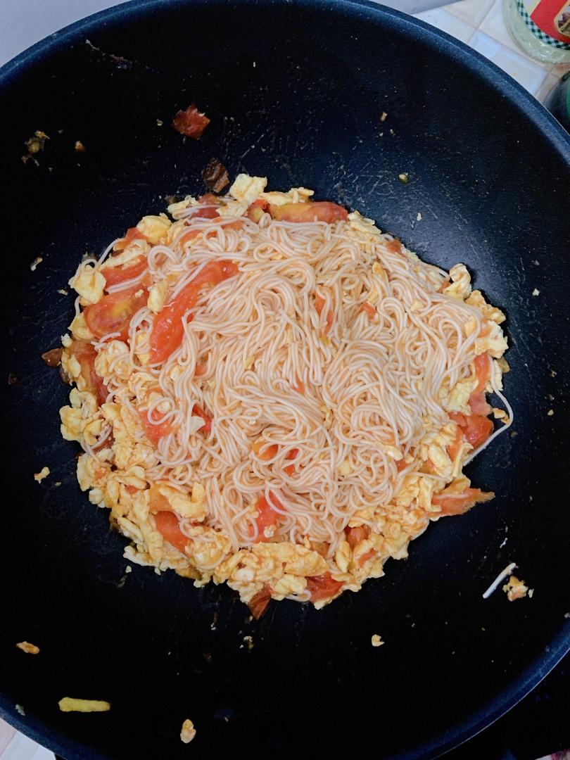 西红柿洋葱炒面