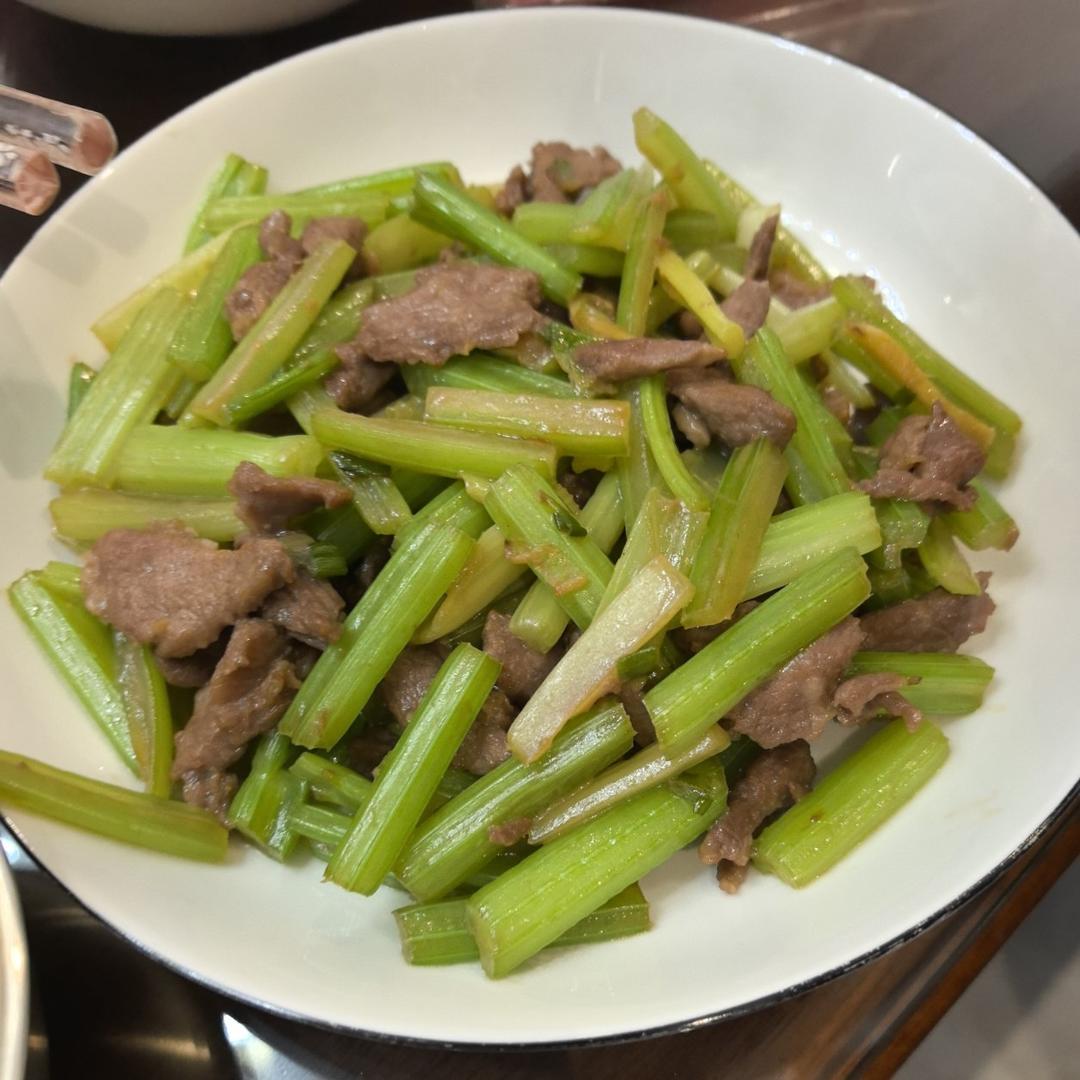 芹菜炒肉