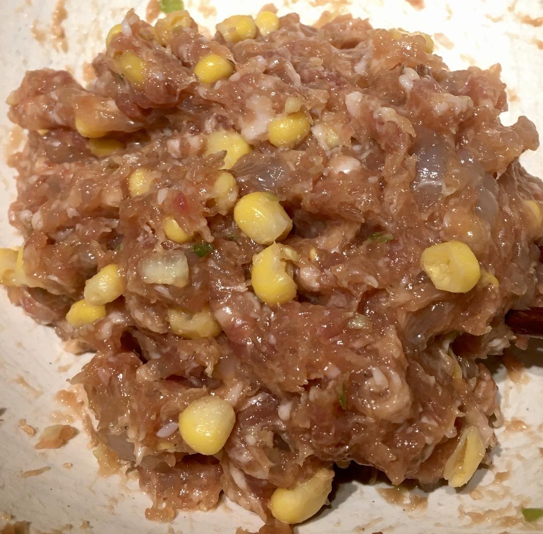 猪肉虾仁玉米饺子