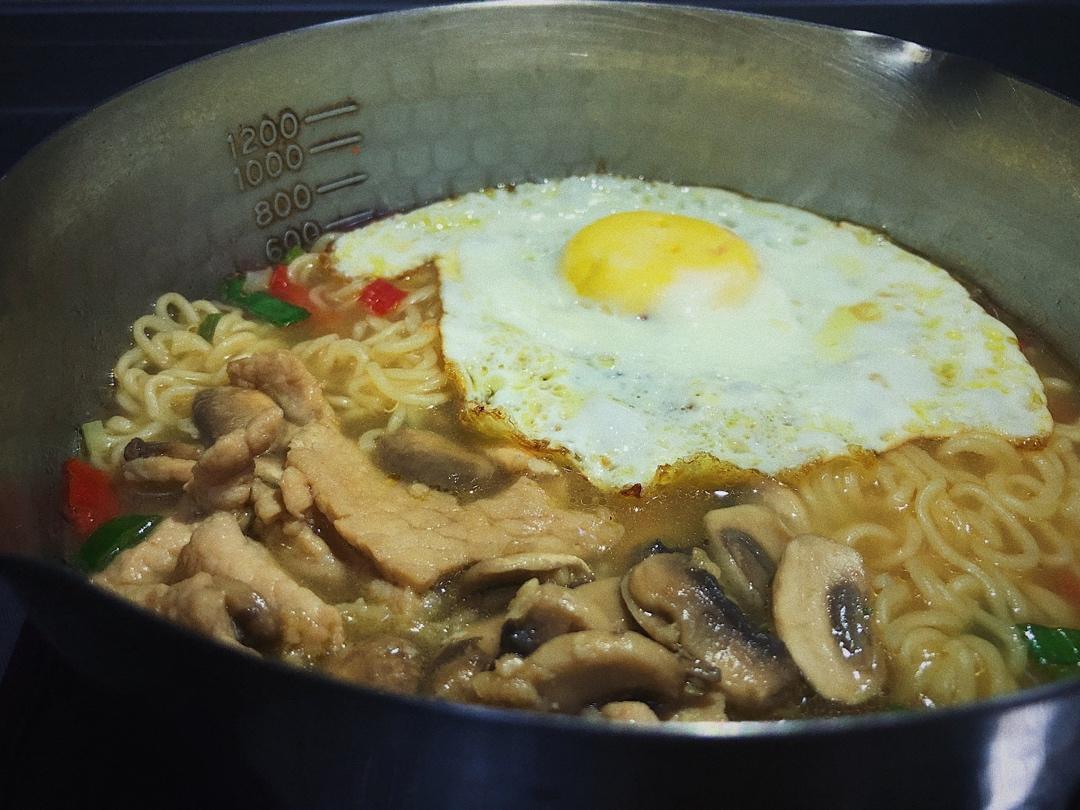 满足食欲的深夜秘密 森系浓香泡面