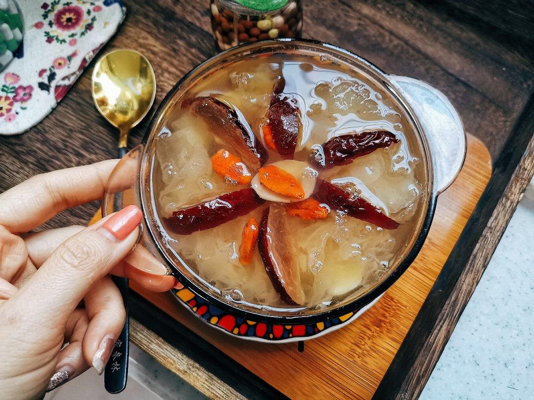 银耳莲子羹～出胶有妙招