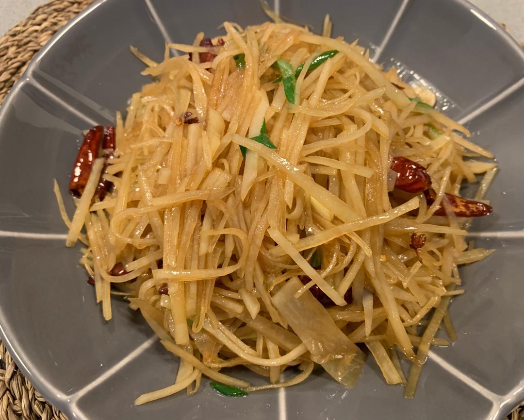 厨师长教你：“炝炒土豆丝”的家常做法，口感爽脆