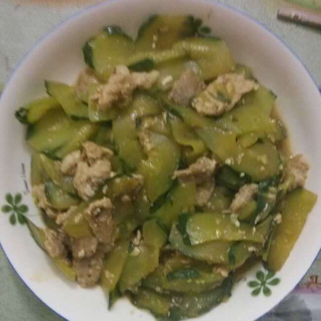 黄瓜炒肉片