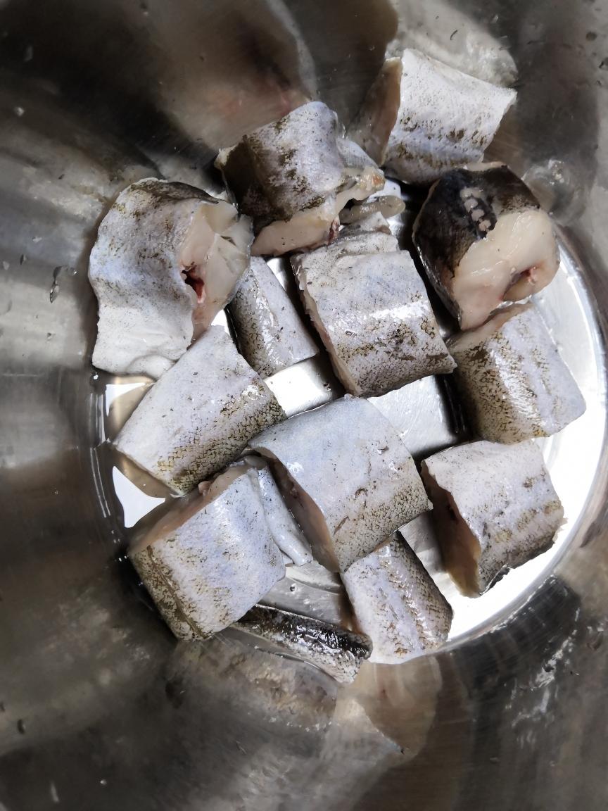 超下饭的鳕鱼炖豆腐的做法 步骤2