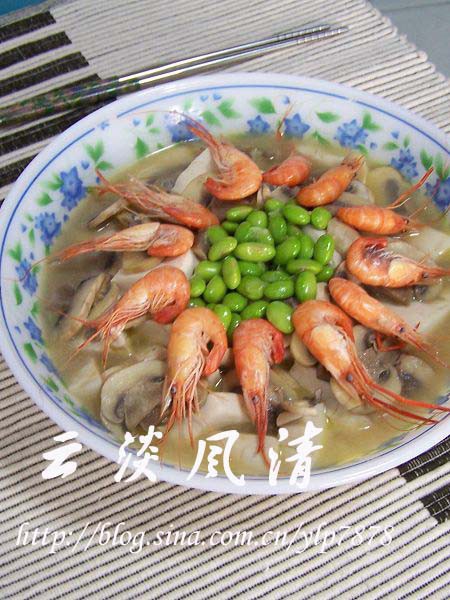 鲜虾蘑菇豆腐煲的做法