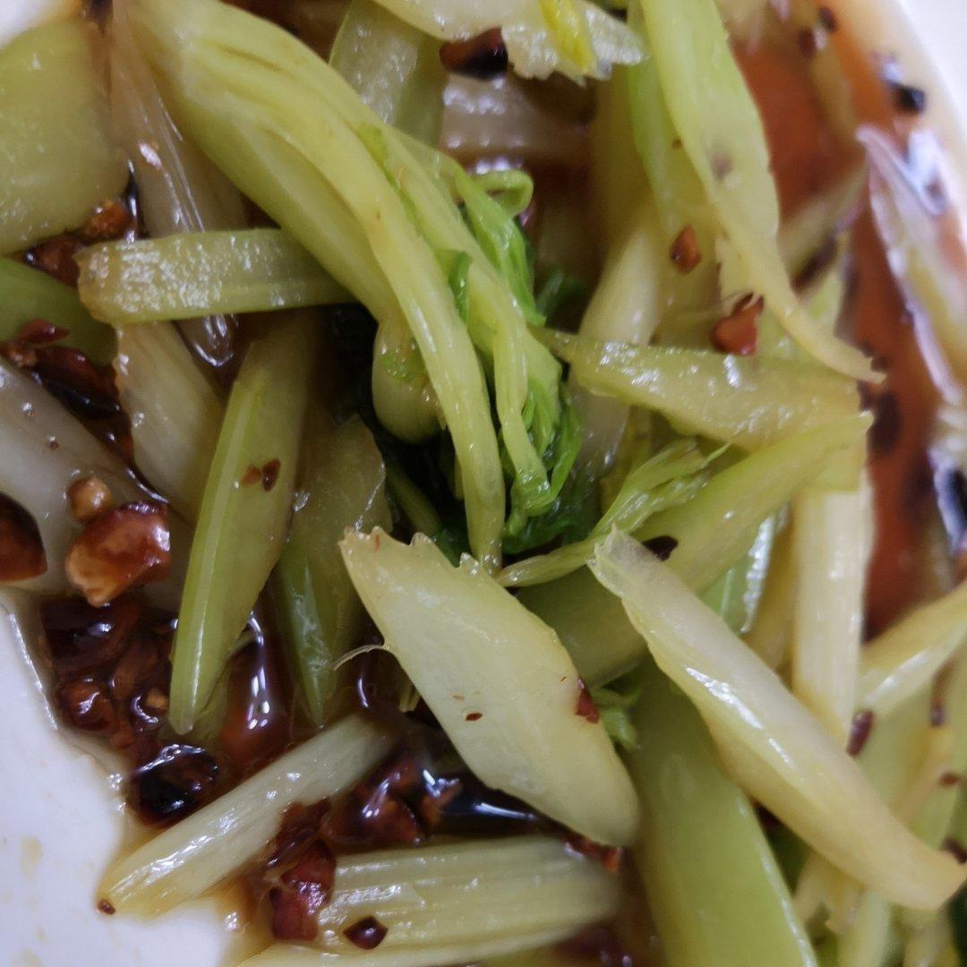 芹菜炝拌花生米