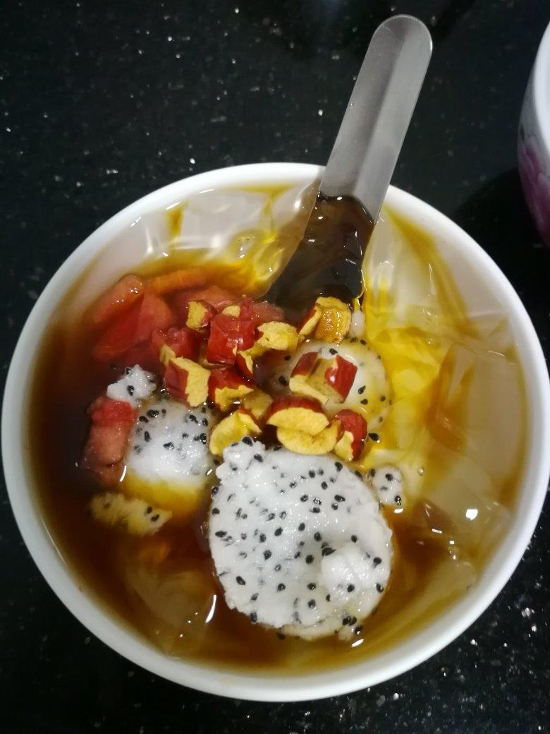 自制晶莹剔透、口感凉滑的——冰粉粉