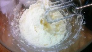 瑞士蛋白奶油 Swiss meringue buttercream的做法 步骤4
