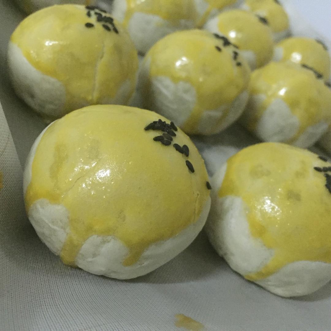 蛋黄酥 Danhuangsu