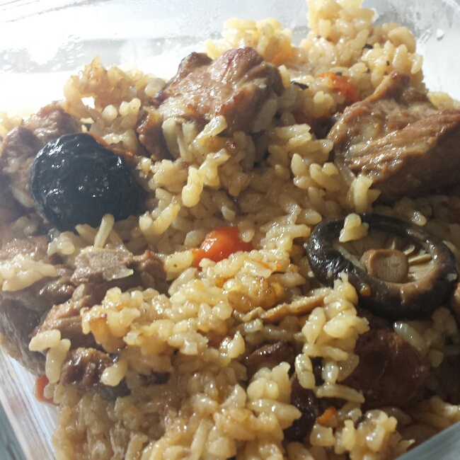 喷香排骨焖饭（爆好吃）