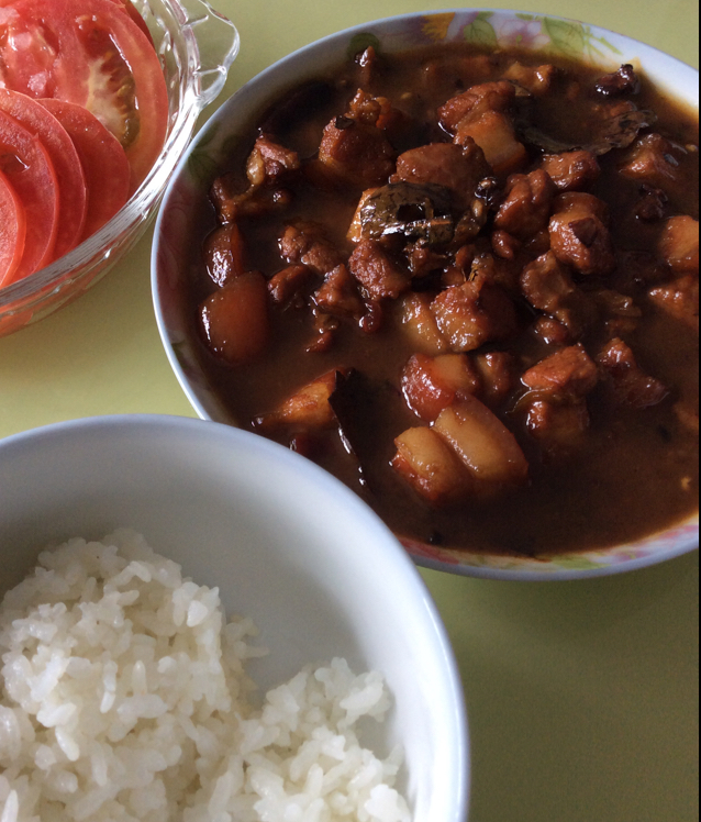 吃着碗里望着锅里的红烧肉