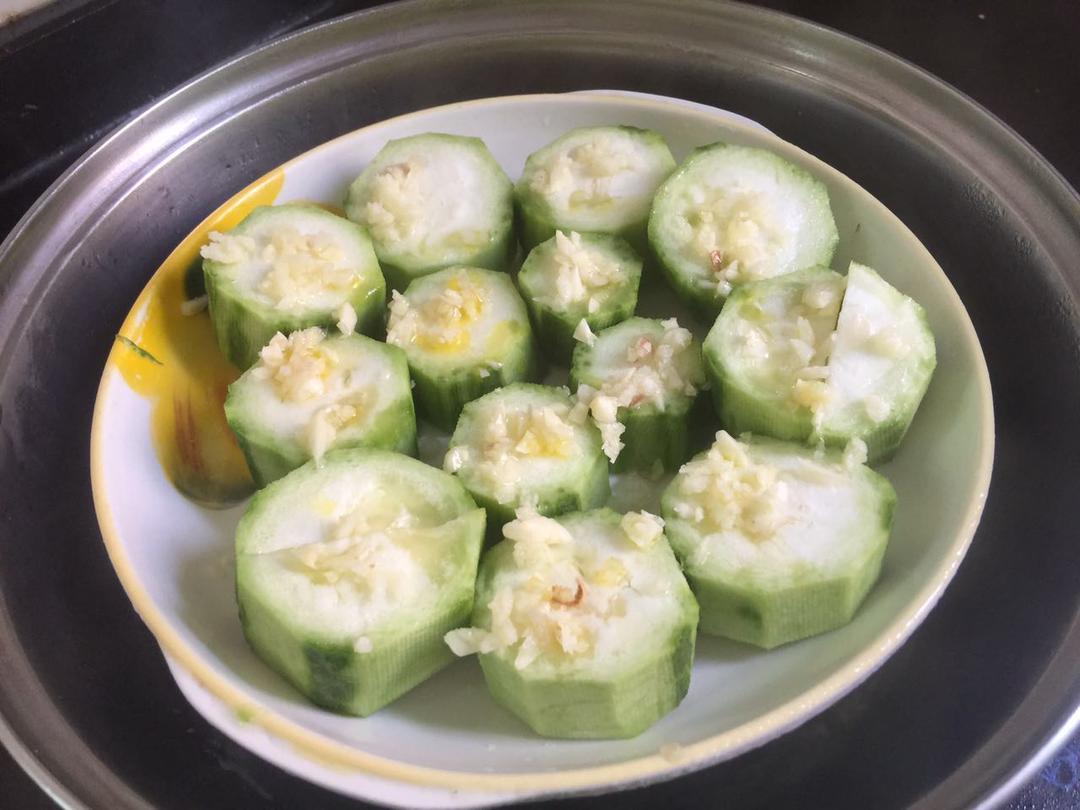 清甜蒜蓉蒸丝瓜