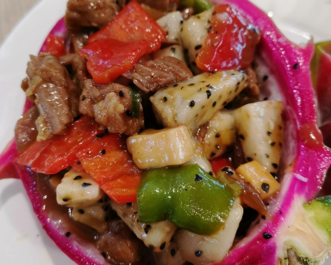 杏鲍菇火龙果炒牛肉粒