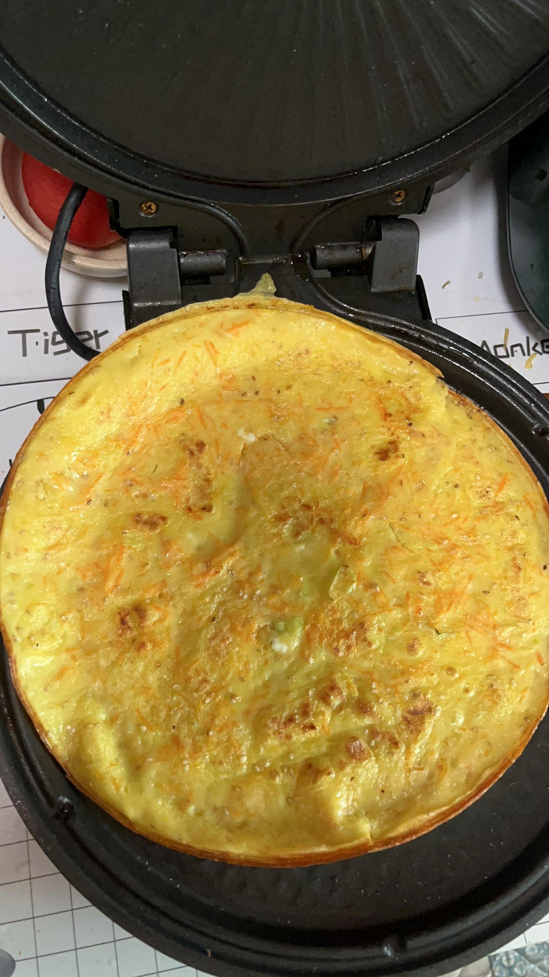 电饼铛胡萝卜丝葱花鸡蛋饼