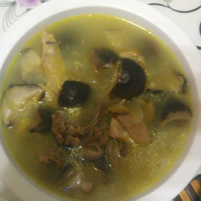 香菇炖鸡汤