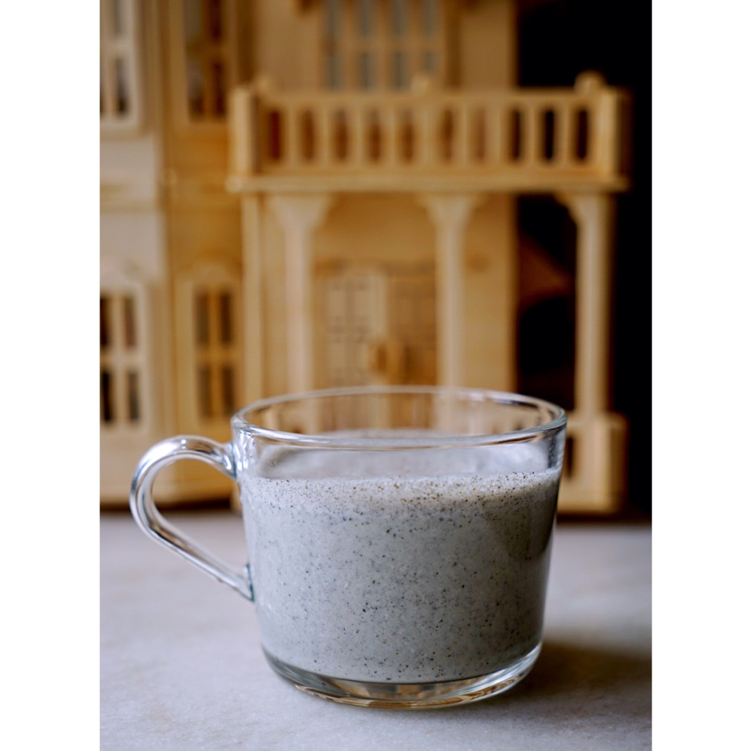 烟影斜阳做的黑芝麻香蕉牛奶