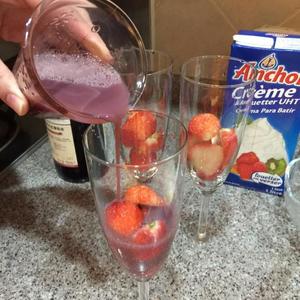 草莓红酒奶油冻的做法 步骤6