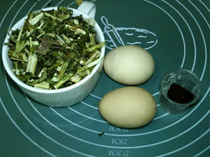 益母草煲鸡蛋的做法 步骤1
