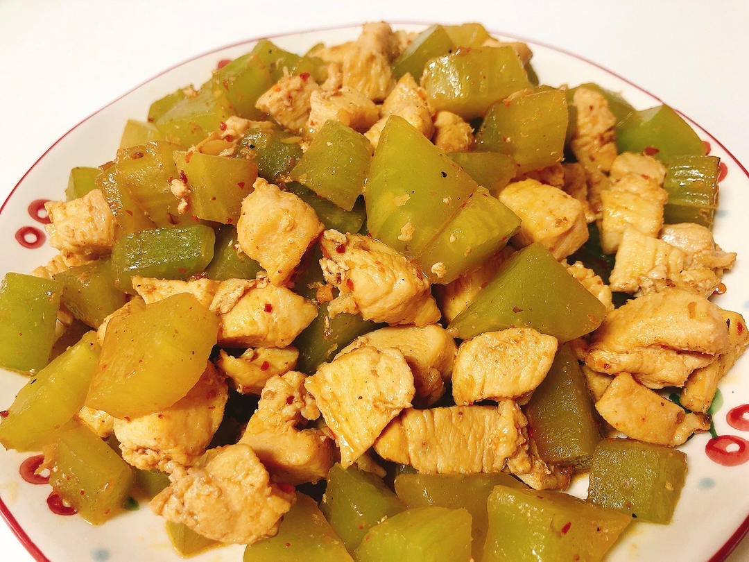 简单还好吃😋的莴笋鸡丁