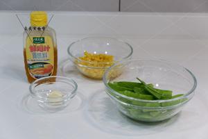 甜玉米炒甜豆夹—太太乐鲜鸡汁的做法 步骤1